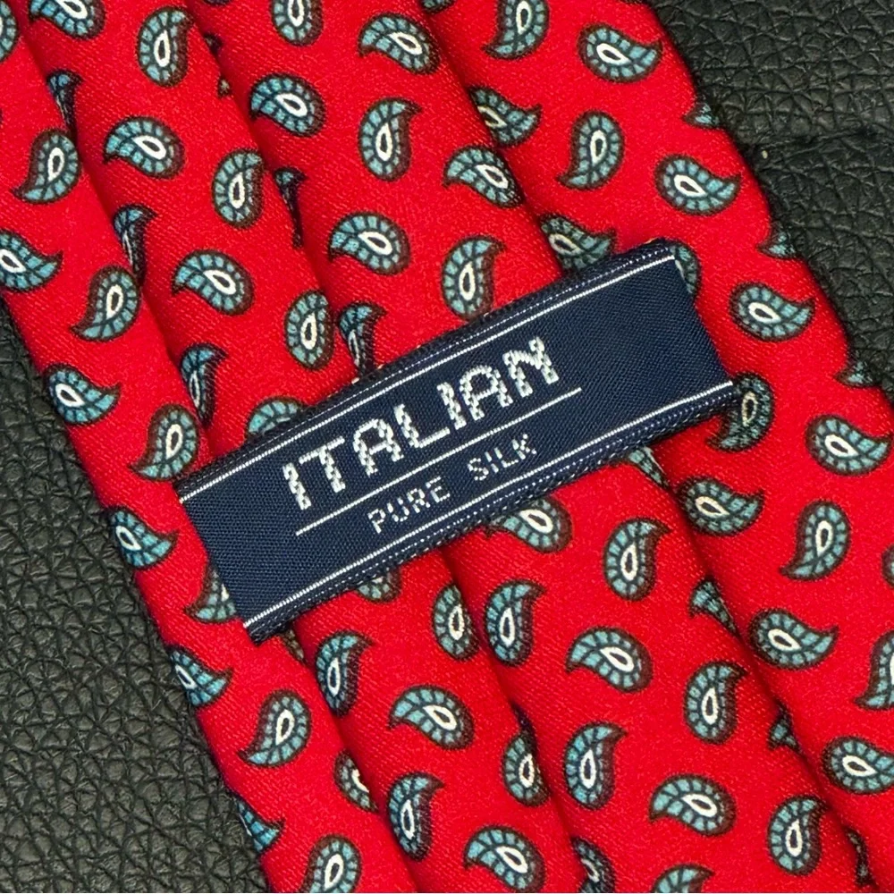 Pre-Loved Italian Pure Silk Red w/Blue Paisley Print Men's Neck Tie